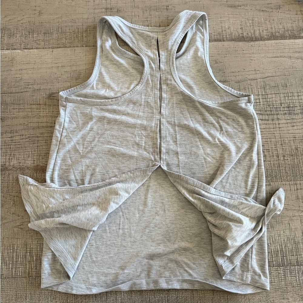 Old Navy Light Gray Women's Workout Tank with Back Tie Size small - Picture 10 of 10